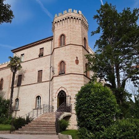 Castello Montegiove Hotel Fano Luaran gambar