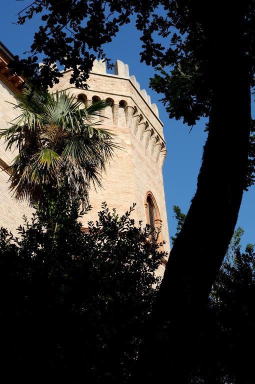 Castello Montegiove Hotel Fano Luaran gambar