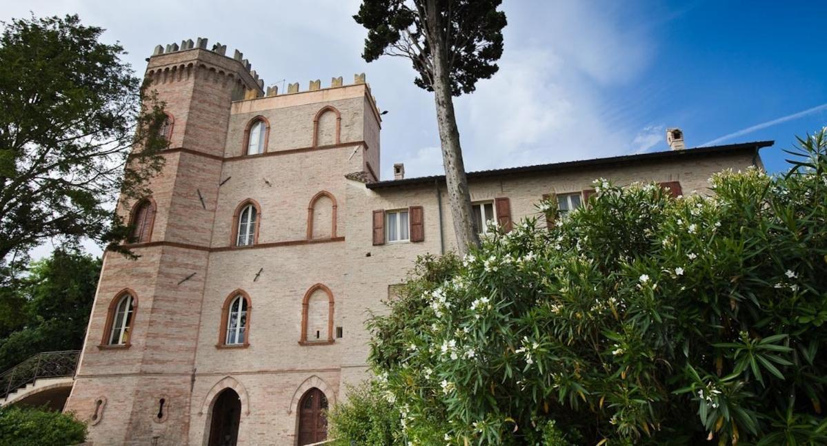 Castello Montegiove Hotel Fano Luaran gambar