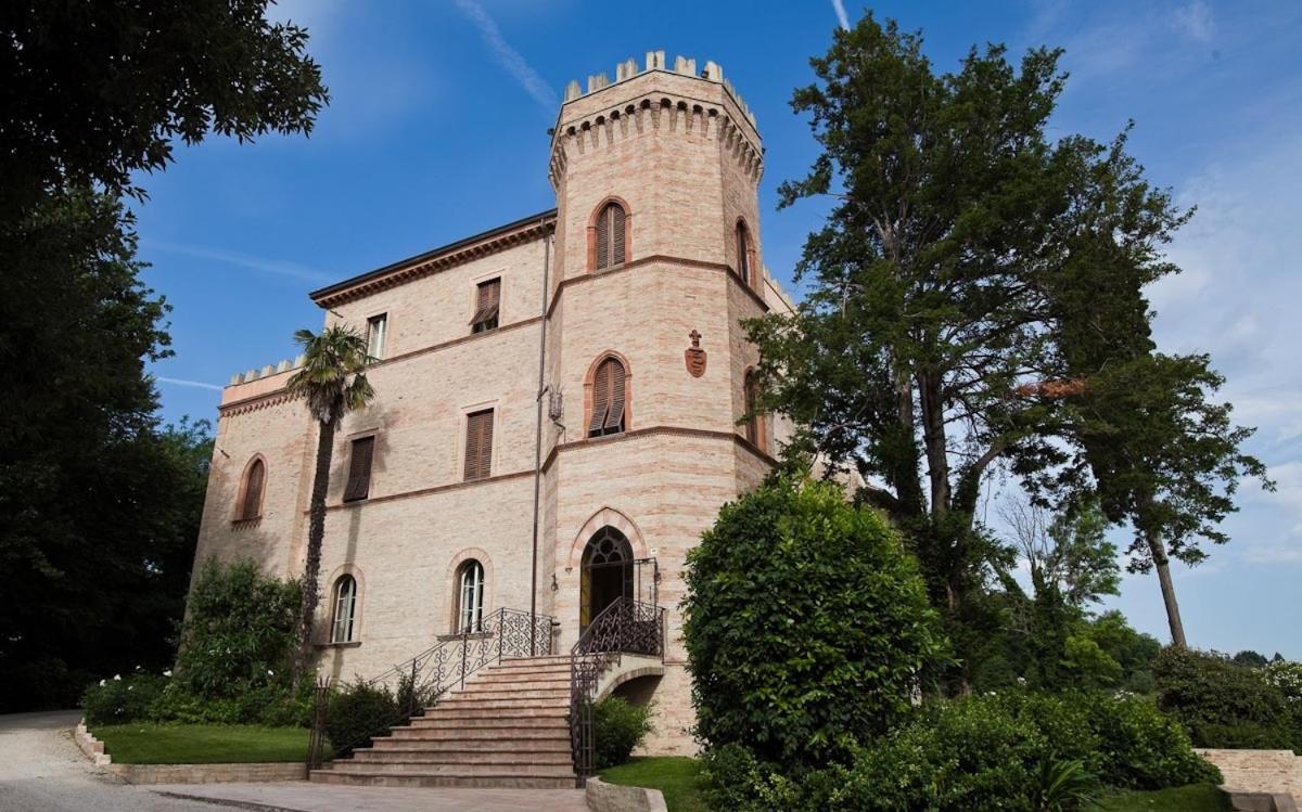 Castello Montegiove Hotel Fano Luaran gambar