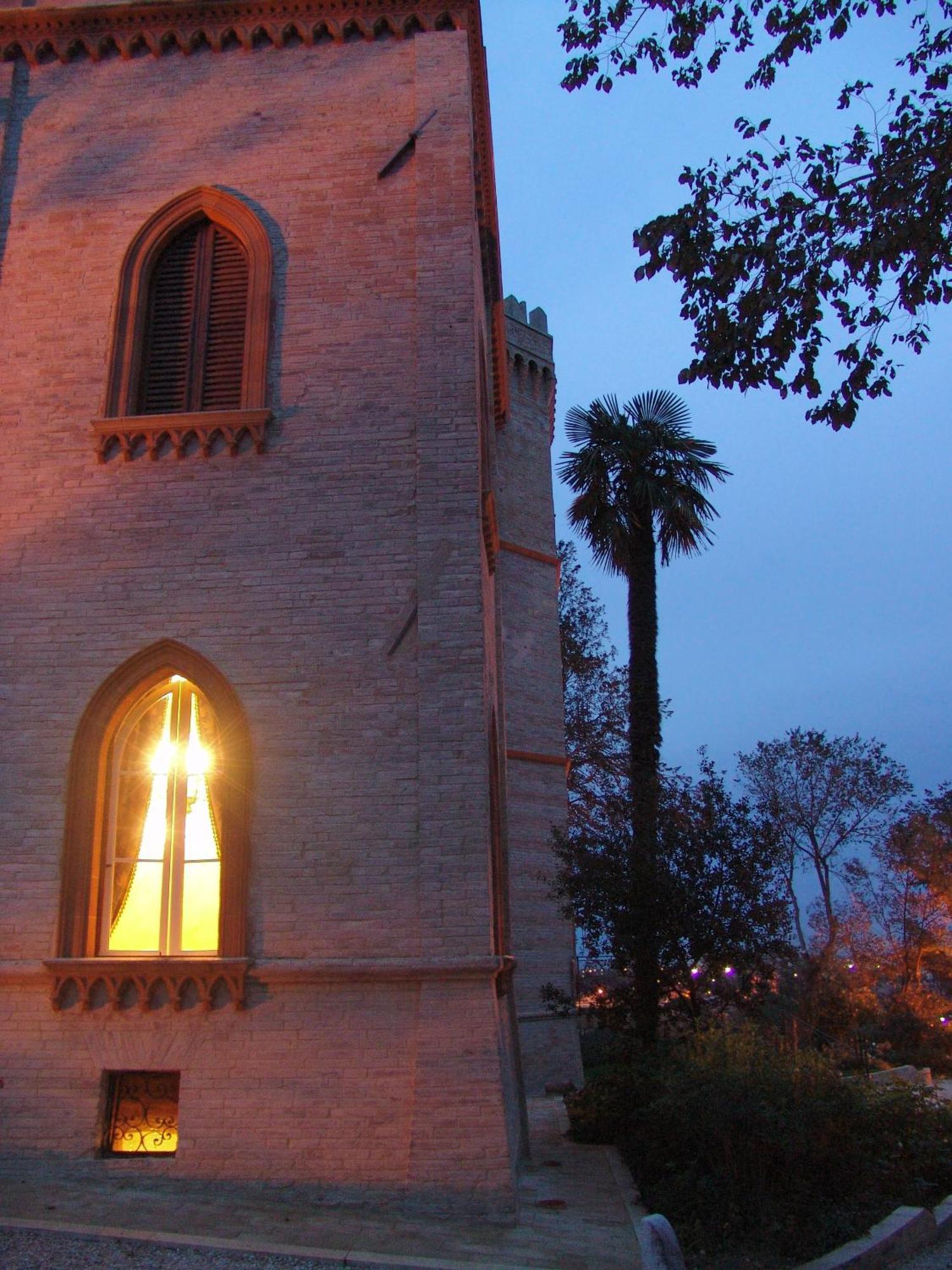 Castello Montegiove Hotel Fano Luaran gambar