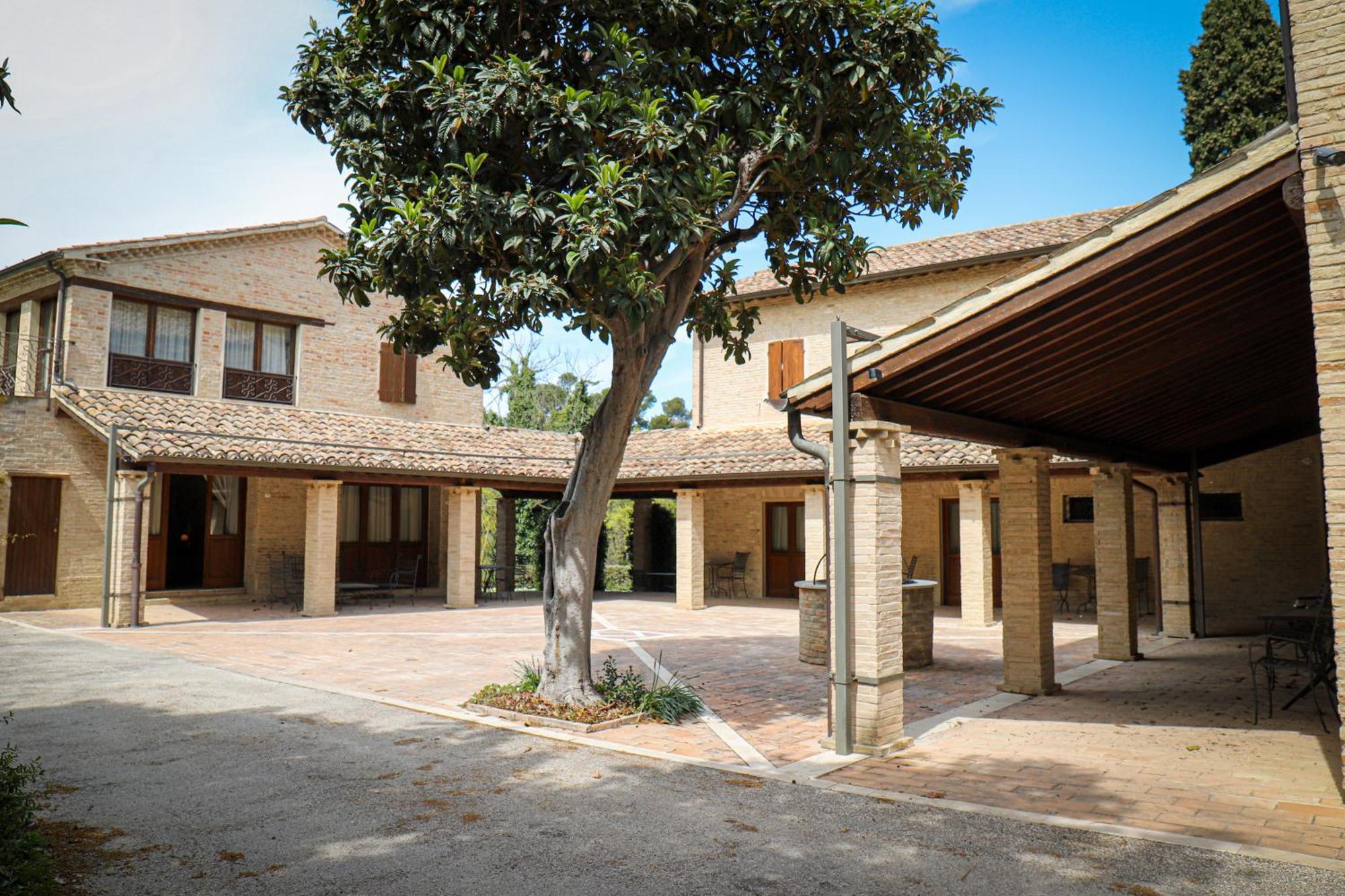 Castello Montegiove Hotel Fano Luaran gambar