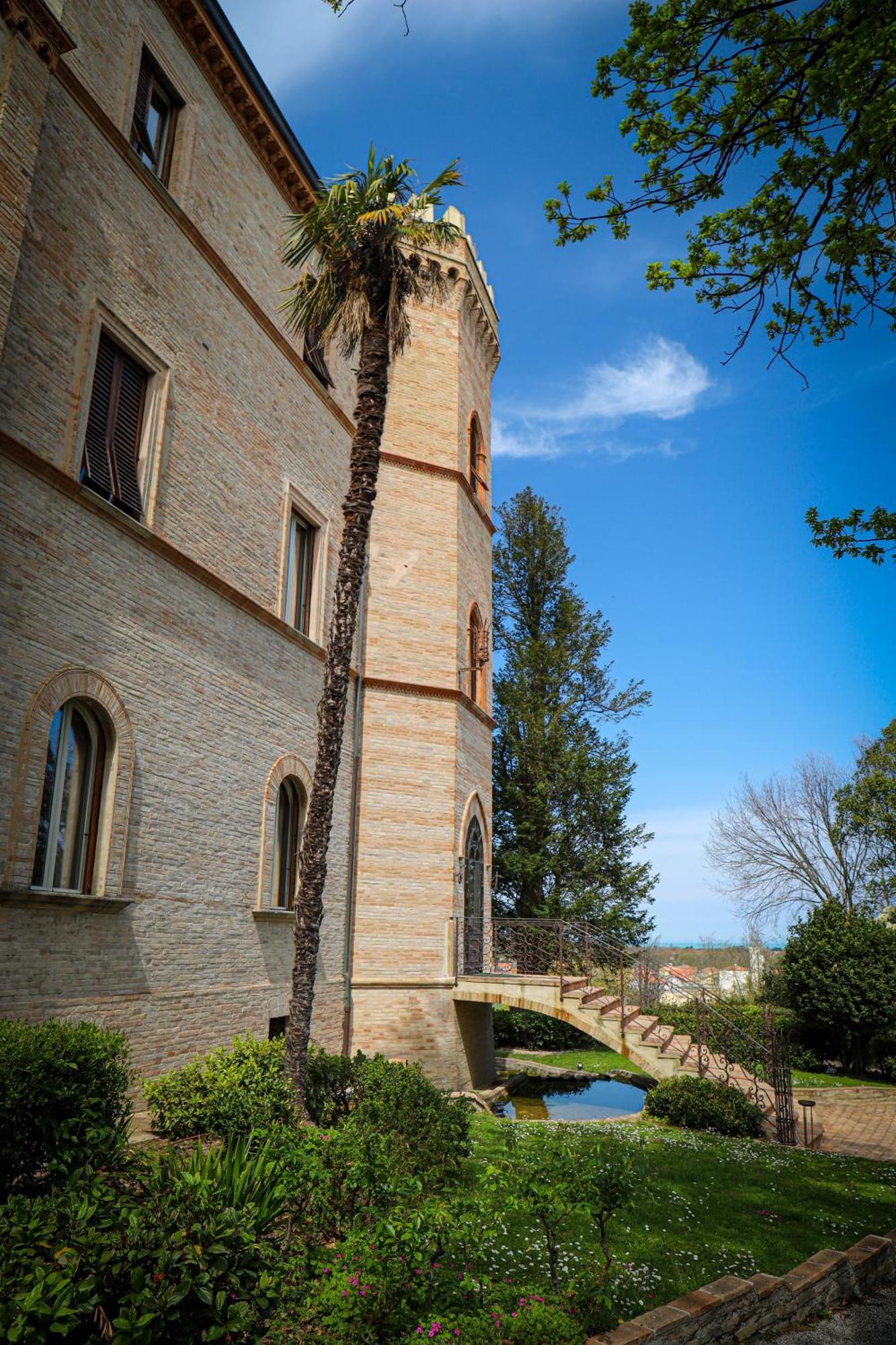 Castello Montegiove Hotel Fano Luaran gambar