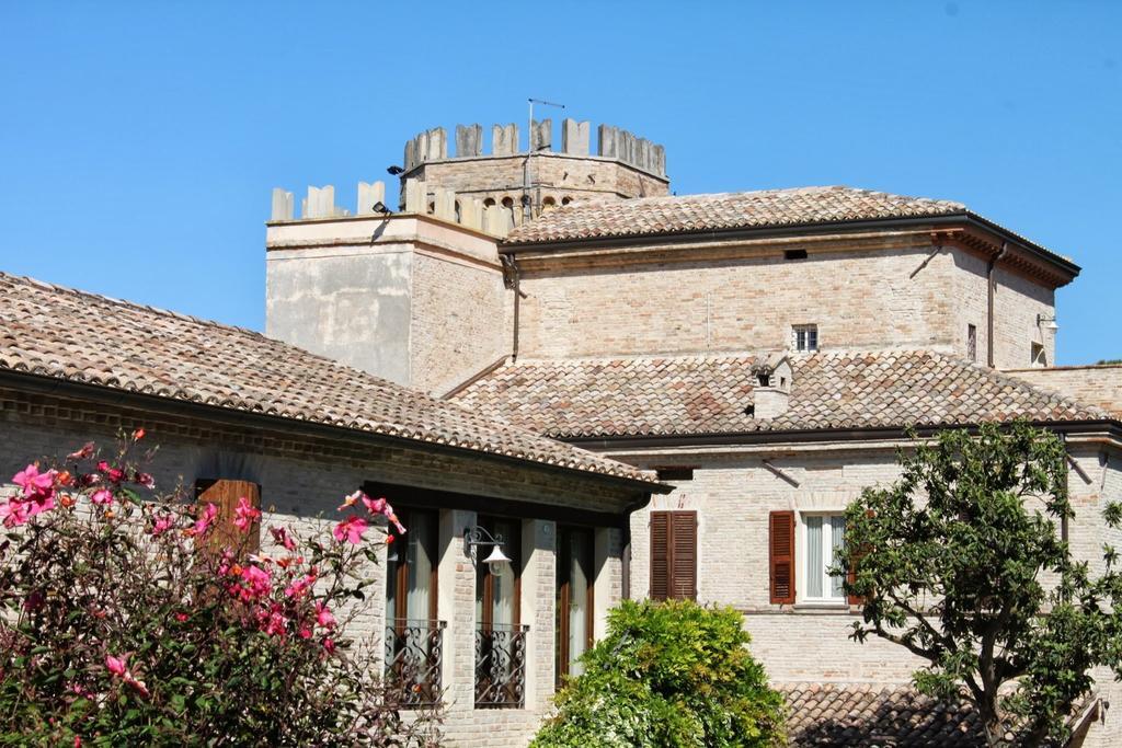 Castello Montegiove Hotel Fano Luaran gambar
