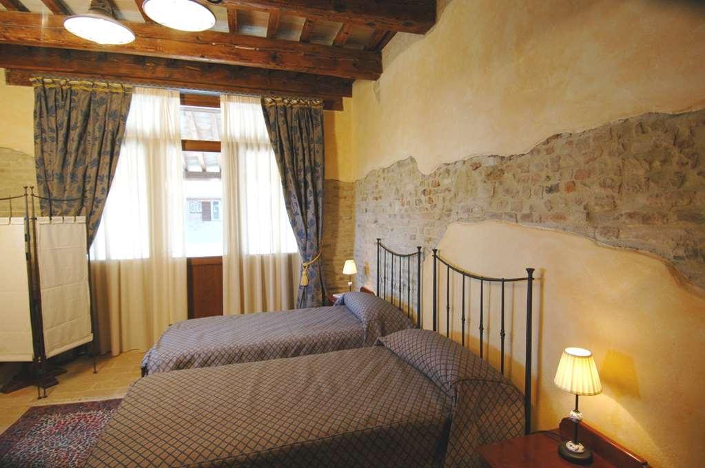 Castello Montegiove Hotel Fano Bilik gambar